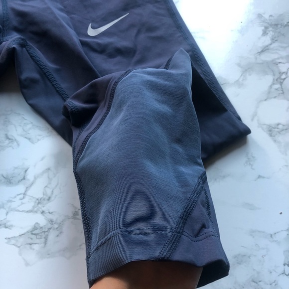 Nike Cropped Leggings - Picture 8 of 8